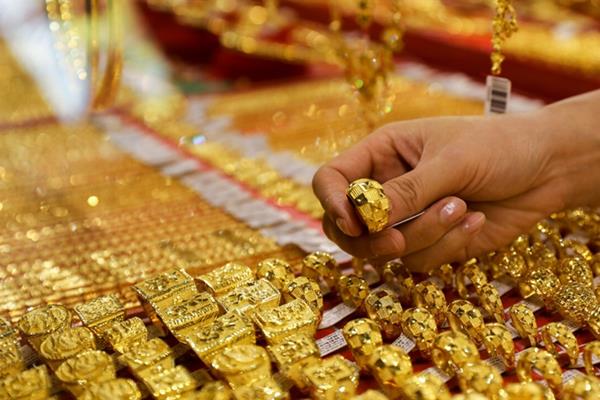 قیمت طلا و سکه امروز ۲۰ فروردین ۱۴۰۳ / دلار به بازار طلا سیگنال کاهشی داد 