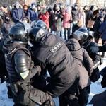 تظاهرات حامیان ناوالنی در چندین شهر روسیه/ بازداشت هزار تن از جمله همسر ناوالنی