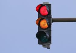 اصلاح زمانبندی چراغ‌های راهنمایی و رانندگی هوشمند پایتخت/ چرا برخی چراغ‌ها دستی تنظیم می‌شود؟