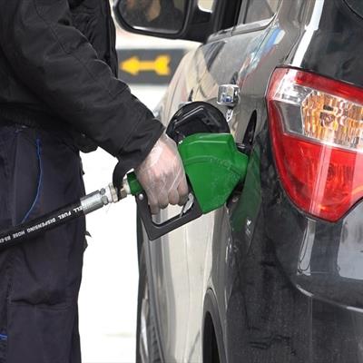 میزان فروش بنزین به یک سوم کاهش یافت