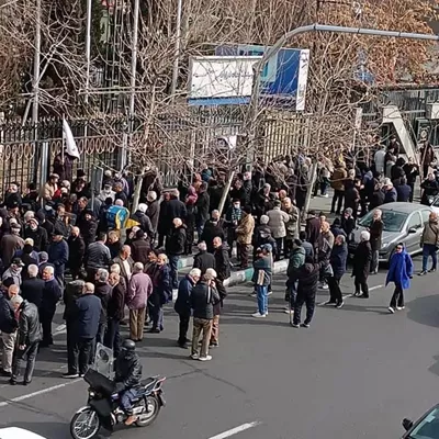 تجمع اعتراضی بازنشستگان فولاد در برابر وزارت کار