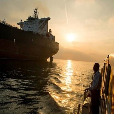نخستین محموله خطوط لوله دریایی پایانه نفتی جاسک بارگیری می‌شود