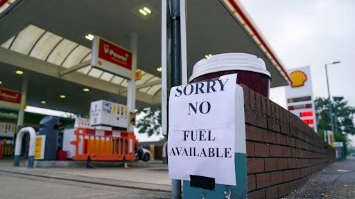 وضعیت آماده باش به خاطر کمبود بنزین! / بریتانیا از بحران خارج می‌شود؟